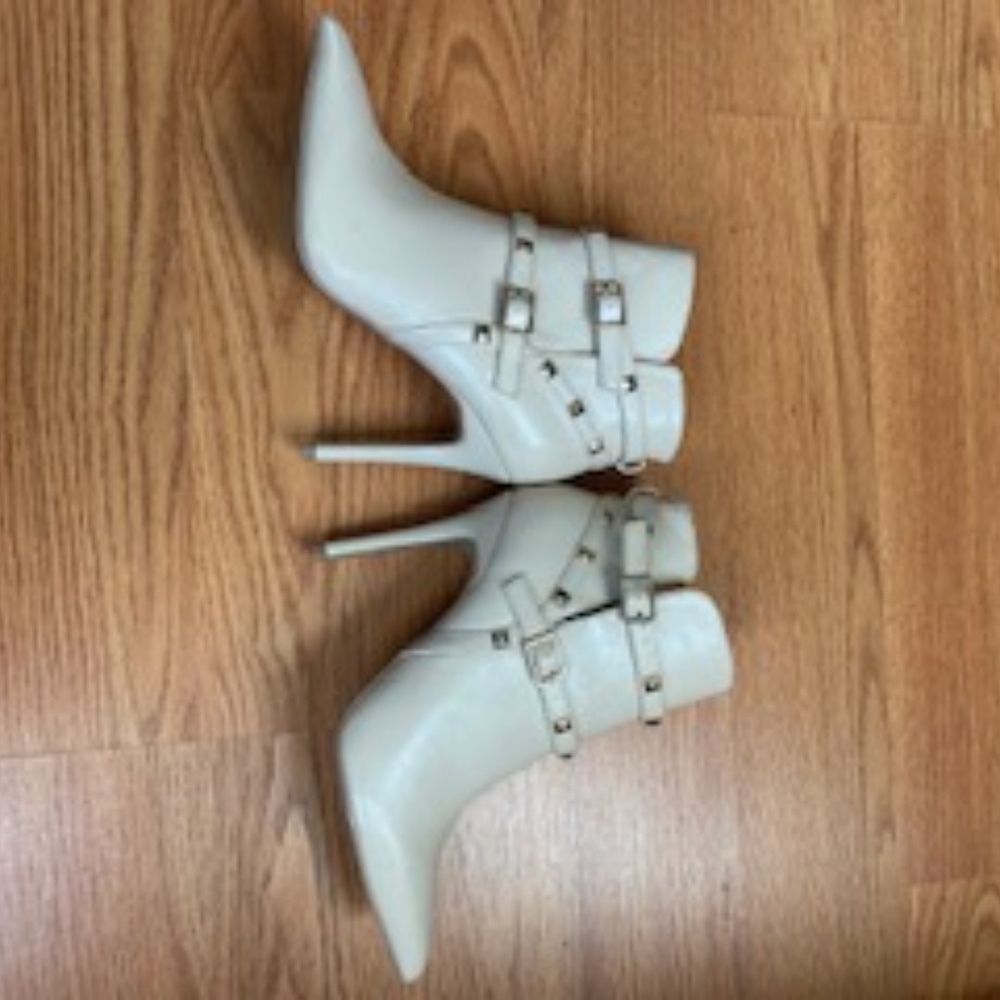 Point Booties - Picture 2 of 3